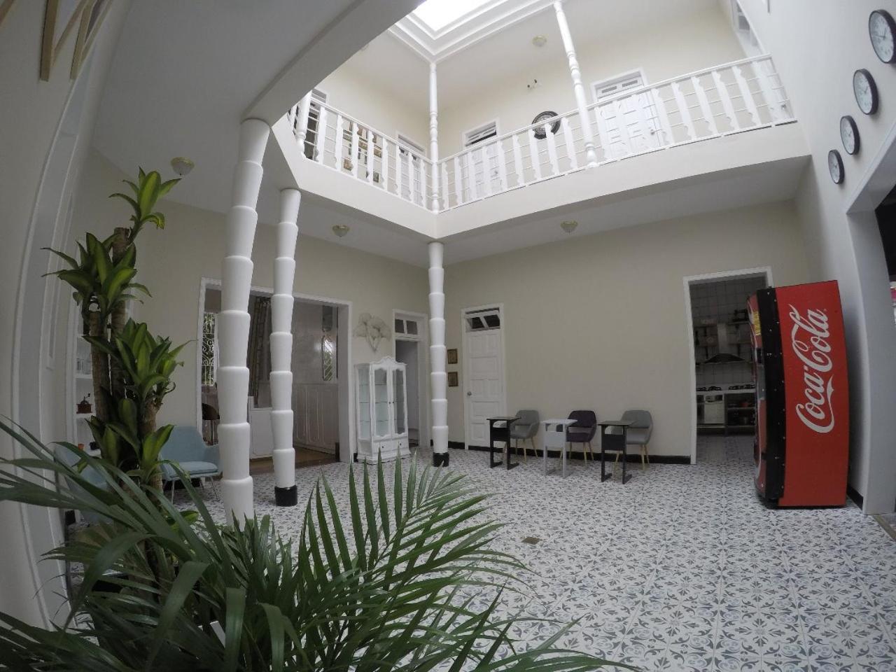 Nomad Hostel Medellin Exterior photo